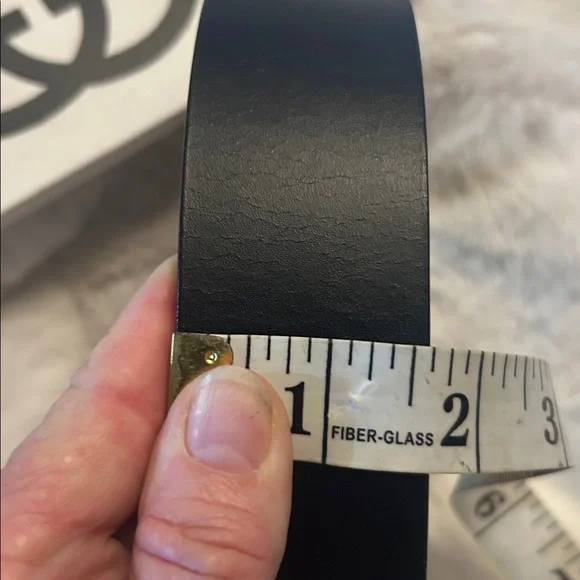 Gucci Tom Ford black leather belt with large gold tone G buckle. 24-27 - Picture 11 of 11